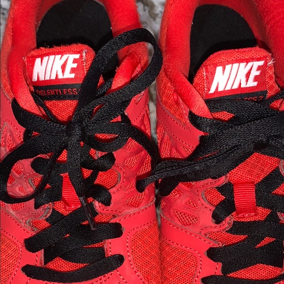 Nike Crimson and Black Running Shoes size 7.5 Relentlessness women’s sneakers - Picture 3 of 10